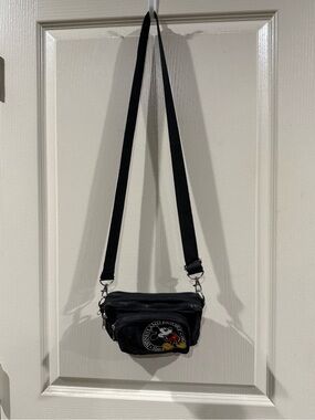 VTG Disney DISNEYLAND Resort FANNY PACK WAIST/ Crossbody BAG Mickey Mouse BLACK